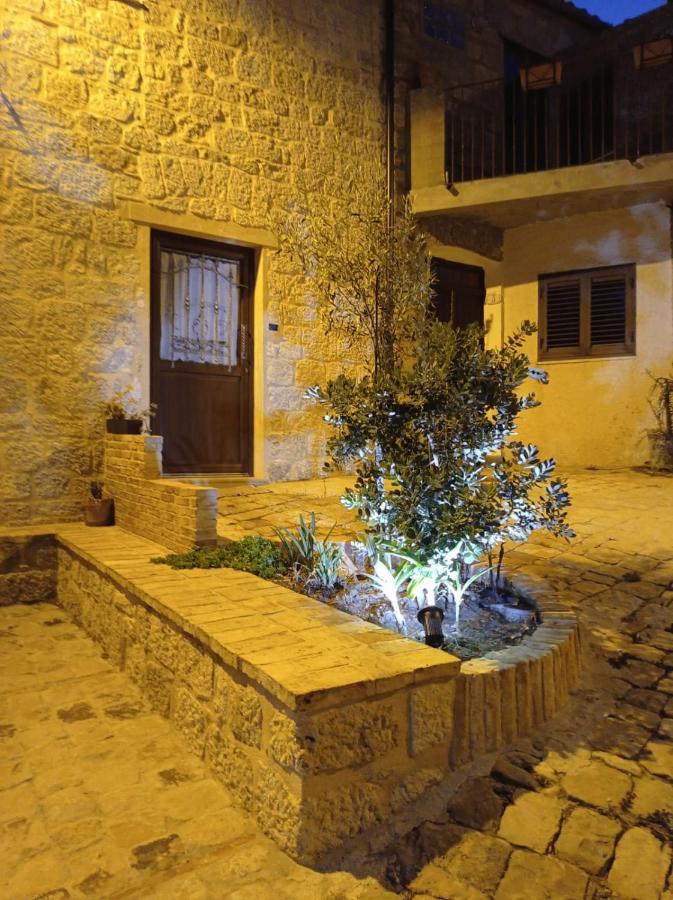 Casa Vacanze Borgo Gulini Da Anna 페트랄리아 소프라나 외부 사진